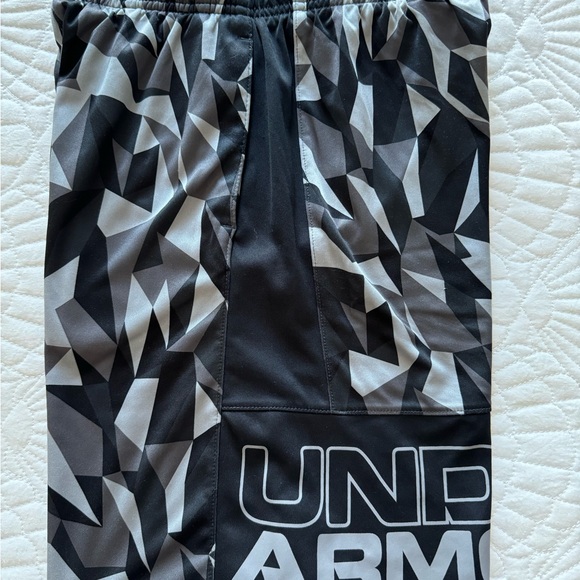 Under Armour Boys Shorts- Size Junior Medium - Picture 12 of 15